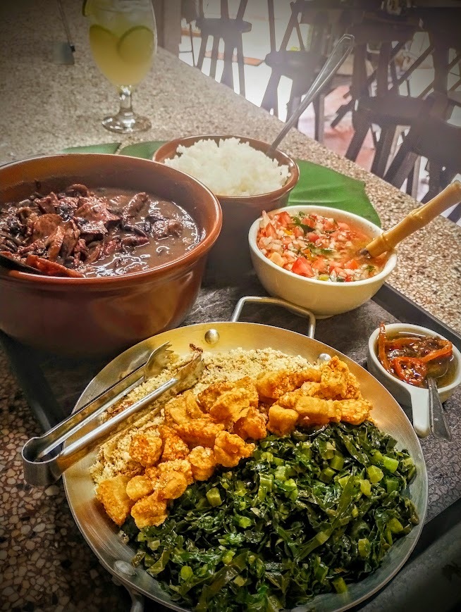 Feijoada tradicional do Caçarola